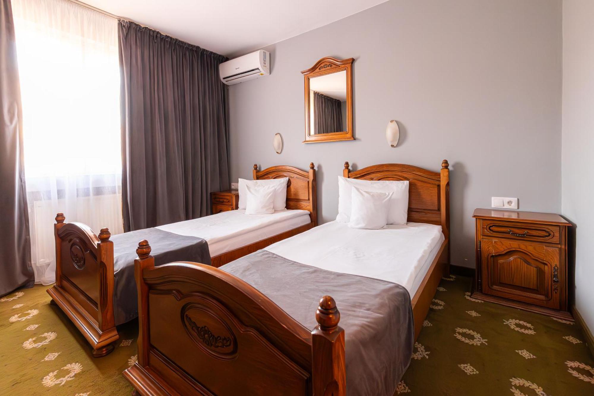 Hotel Brilliant Meses Zalău Exterior foto